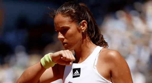 Касаткина обыграла чемпионку US Open Радукану на старте турнира в Остраве